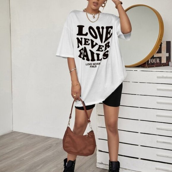 LOVE NEVER FAILS OVERSIZED TEE WHITE - Picture 3 of 5